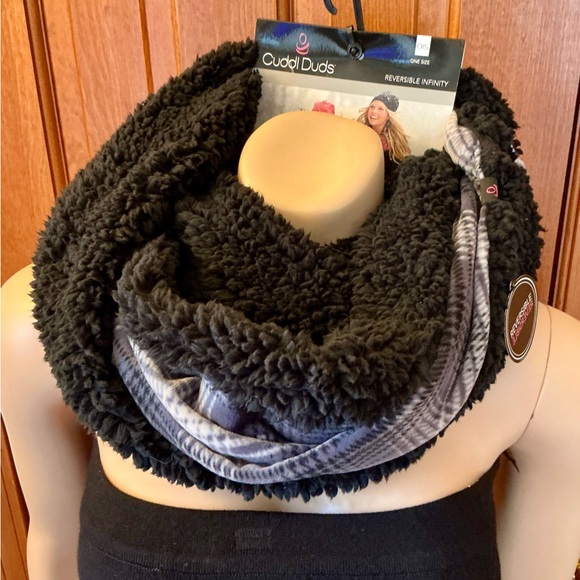Cuddl Duds Black and Gray Plush Infinity Scarf - Picture 1 of 4